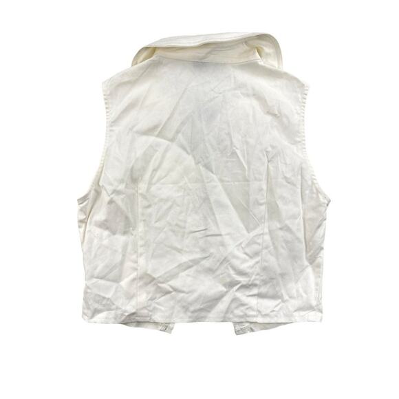 Pretty Little Thing - White Twill Zip Through Collared Top in White - Picture 3 of 4